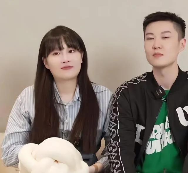 赵本山女儿怀孕8个月晒孕期写真，花上百万买婴儿衣物