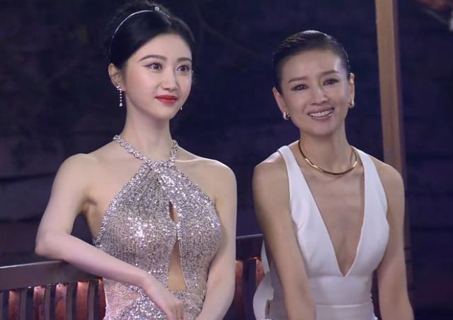 这一夜，43岁董洁又黑又瘦，她的“中年尴尬”被展现得淋漓尽致