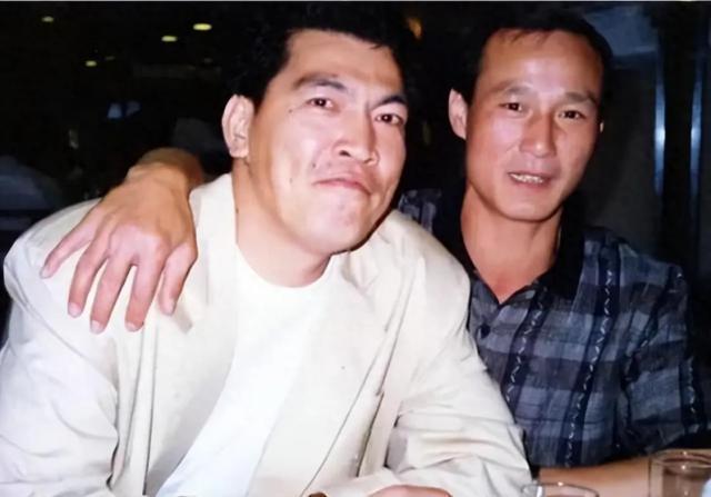 “大傻”成奎安：面恶心善仗义助人，为何却至死都不肯原谅周星驰