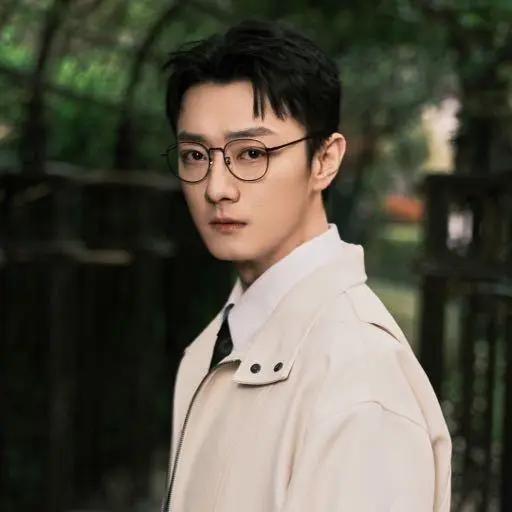 高启盛扮演者乱扔烟头被拍，1个月前刚道歉称“有错必改”