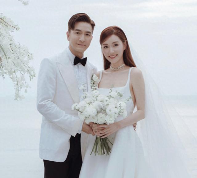 马国明妻子汤洛雯腰线显粗疑怀孕，婚礼排场完胜前任