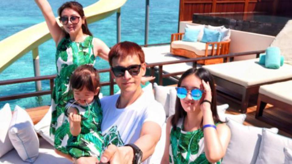 恭喜！母子恋官宣结婚，男方承认吃软饭好幸福！