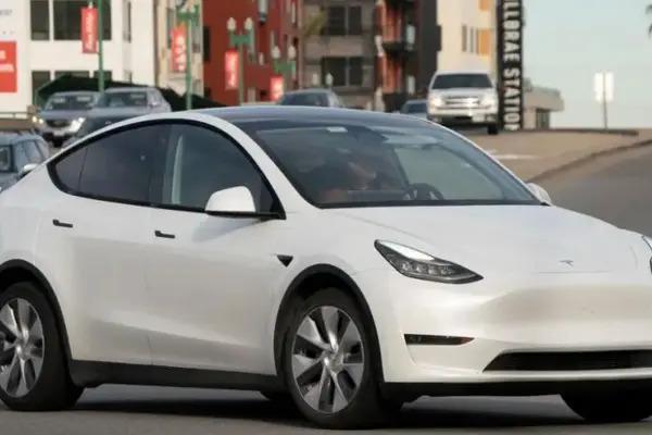 为什么香港街头遍地都是特斯拉？