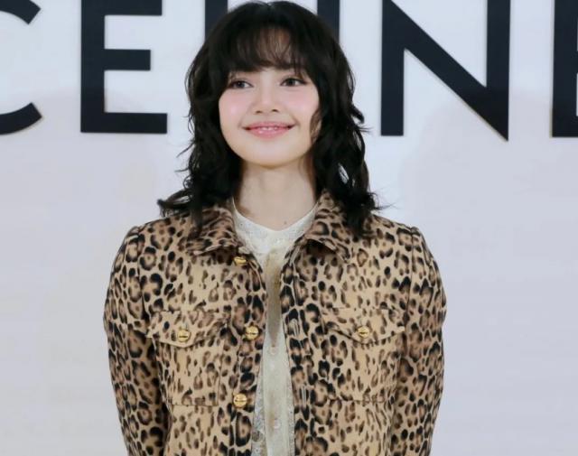 好久不见Lisa，疯马秀后状态好差，最近美回来啦？