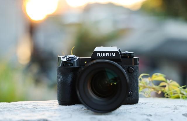 4000万像素/7档防抖/8K视频 富士无反旗舰X-H2