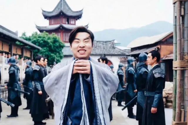 无语了，男主还能再丑点嘛？！