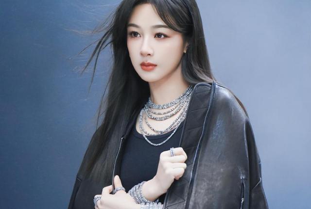 拿下品牌代言人，晋升跑男一姐，白鹿状态绝佳，网友：命真好