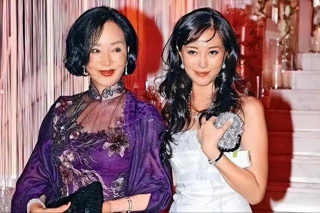 隐忍43年不离婚，丈夫去世后继承70亿财产，史上最强原配