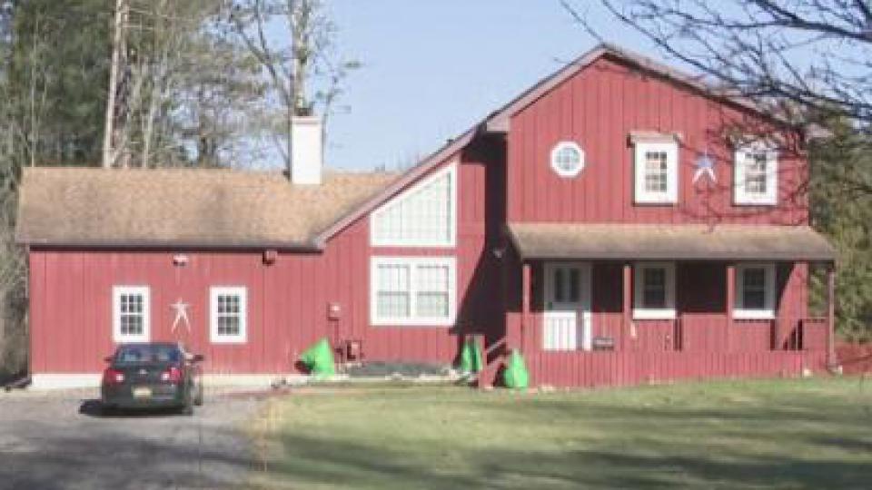 纽约男子被控用弩3次射杀女友