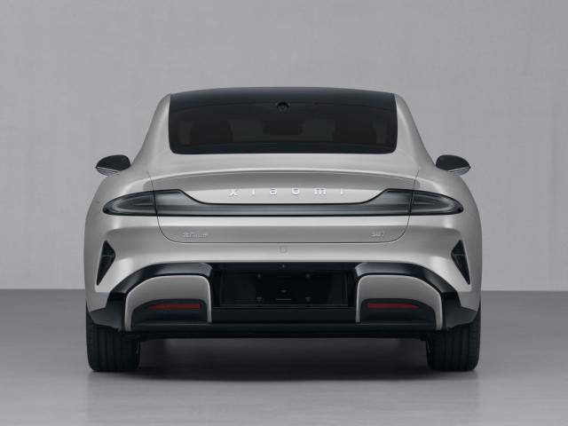 雷军：小米SU7正式上市还需几个月 定价未决定但“确实有点贵”