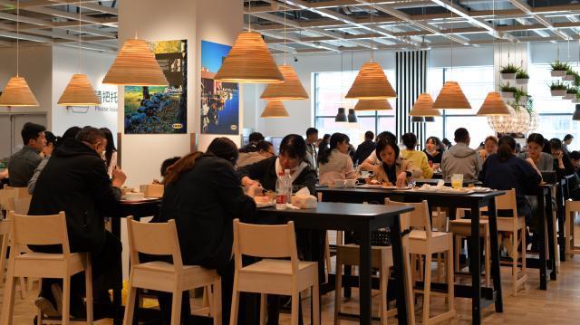 商超餐饮区，正在成为消费者心中新的“理想食堂”