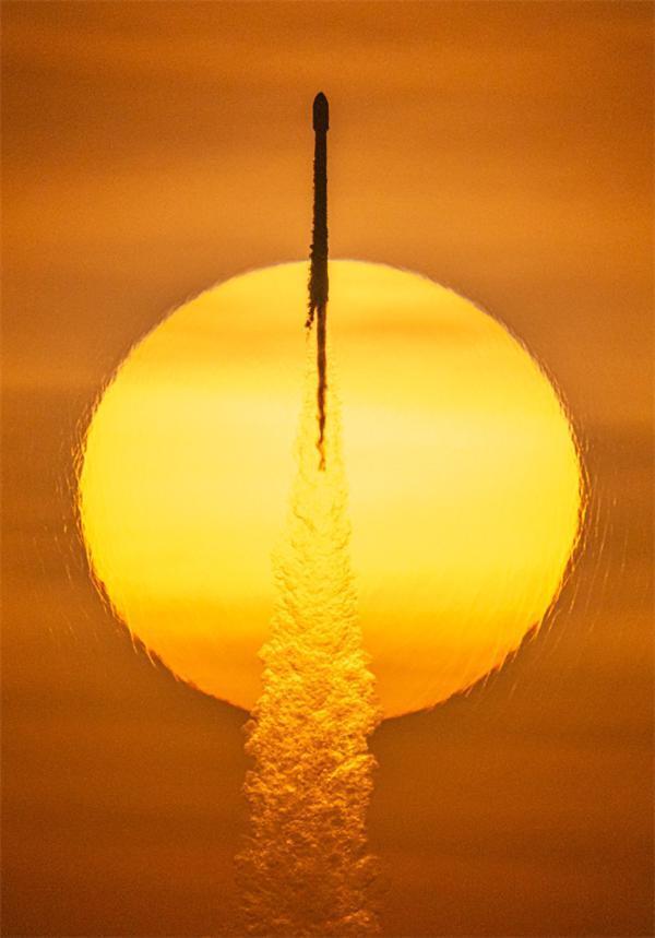 史上第一枚19手猎鹰火箭突遭意外！废了