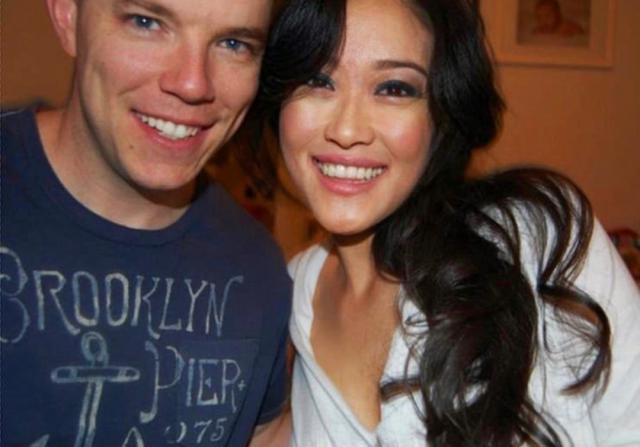 还记得被Jennie搂着的小女孩吗？这叫长残了？