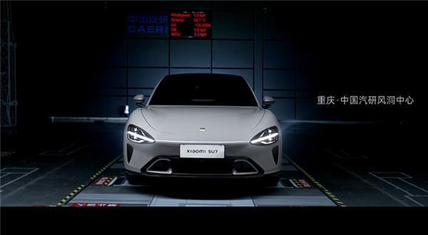 不怕被冻上！雷军：小米SU7用上半隐藏式门把手