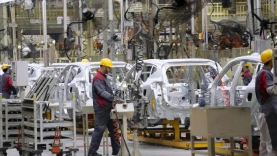 “2023年中国汽车出口数量首次超过日本”冲上日本热搜