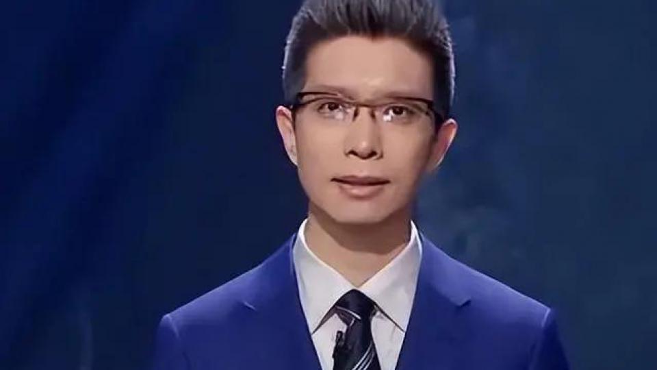 央视“最幽默”的新闻主播，2次高考复读，43岁仍未婚