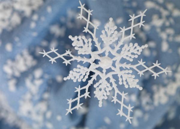 哈尔滨开启人从众模式：冰雪大世界万人“蹦迪”