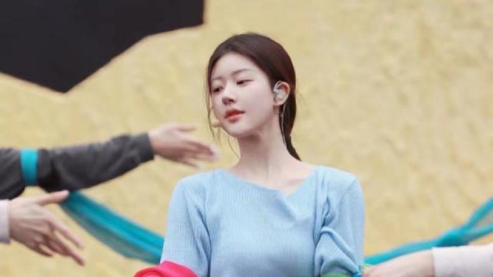 95花赵露思虞书欣跨年舞台彩排图路透