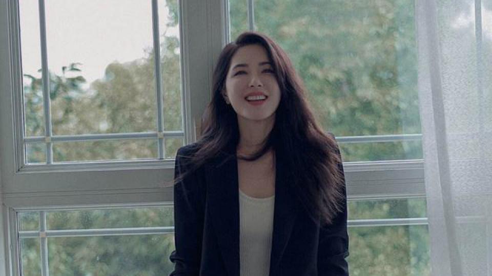 曾黎主持央视跨年晚会