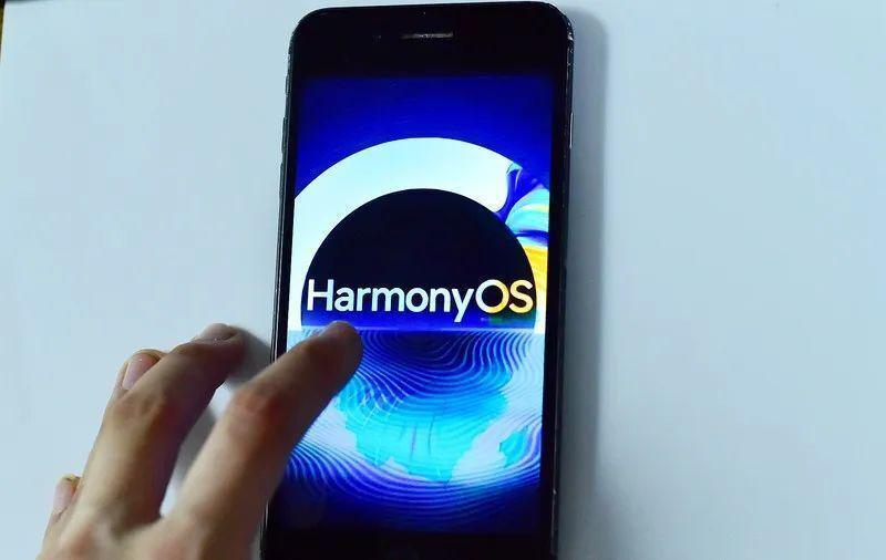 华为鸿蒙年鉴：刚过生死线，谁在拓边疆？