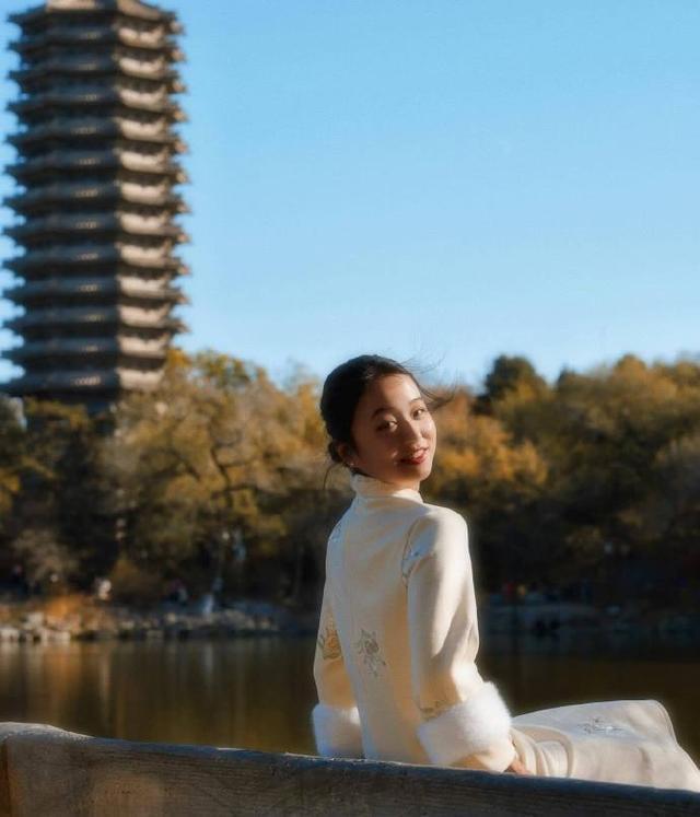 19岁清华奥运冠军与21岁北大花滑女神相恋！朱易晒美照总结2023