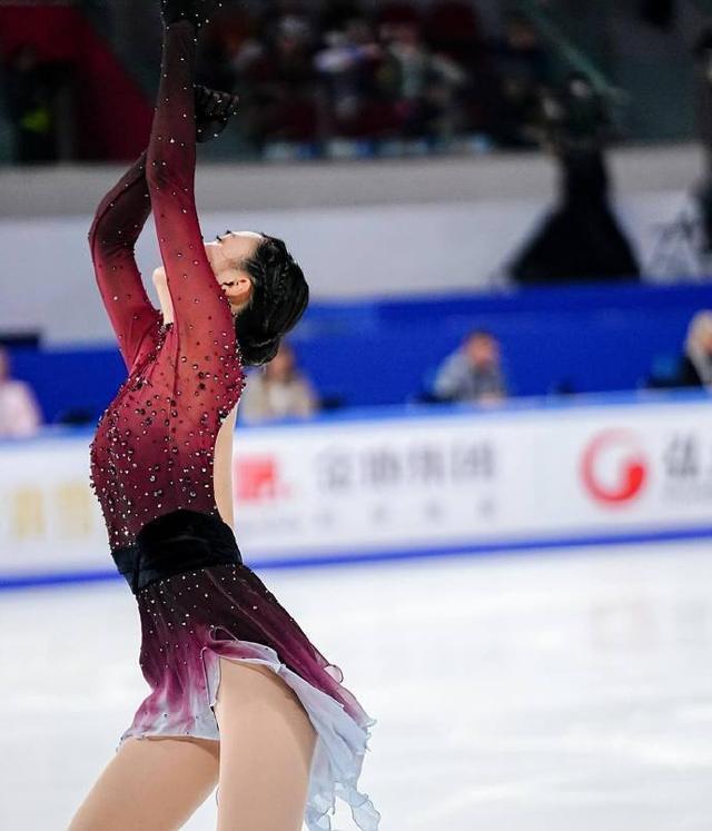 19岁清华奥运冠军与21岁北大花滑女神相恋！朱易晒美照总结2023