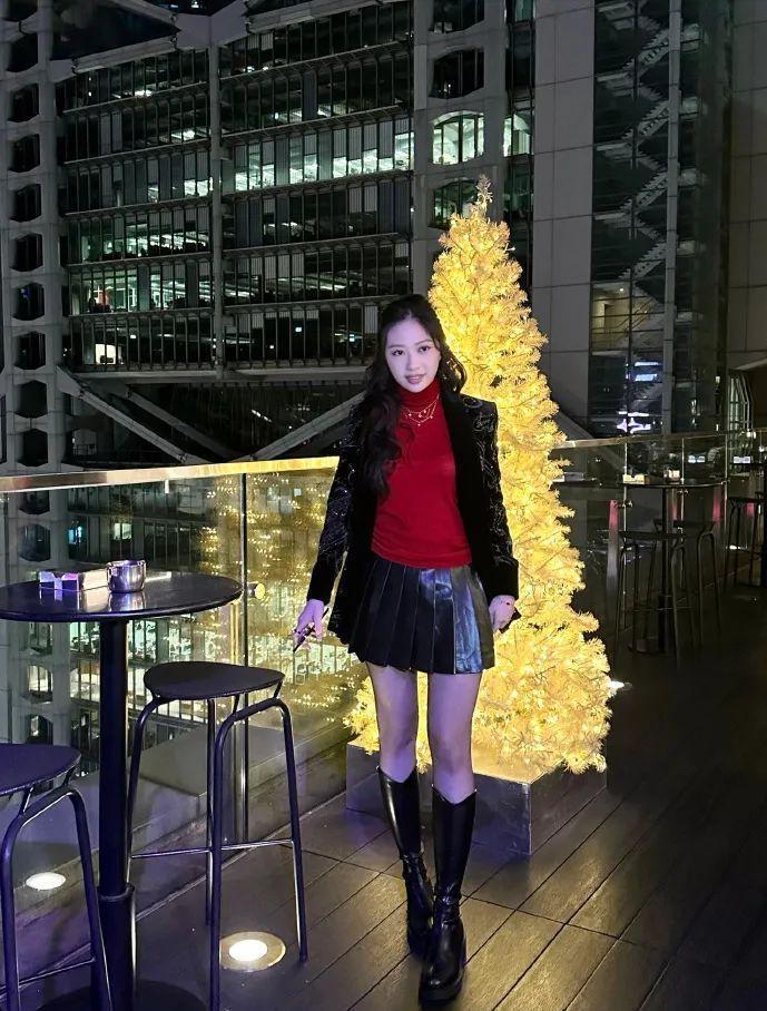 陈奕迅19岁女儿近照曝光：身价上亿养出来的孩子，变成了这样