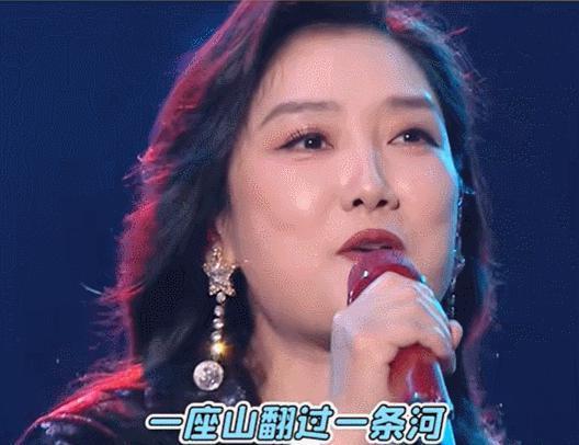 跨年晚会欢乐多：王鹤棣宋茜借位亲吻，刘宇宁毛不易一首歌唱出两个画风