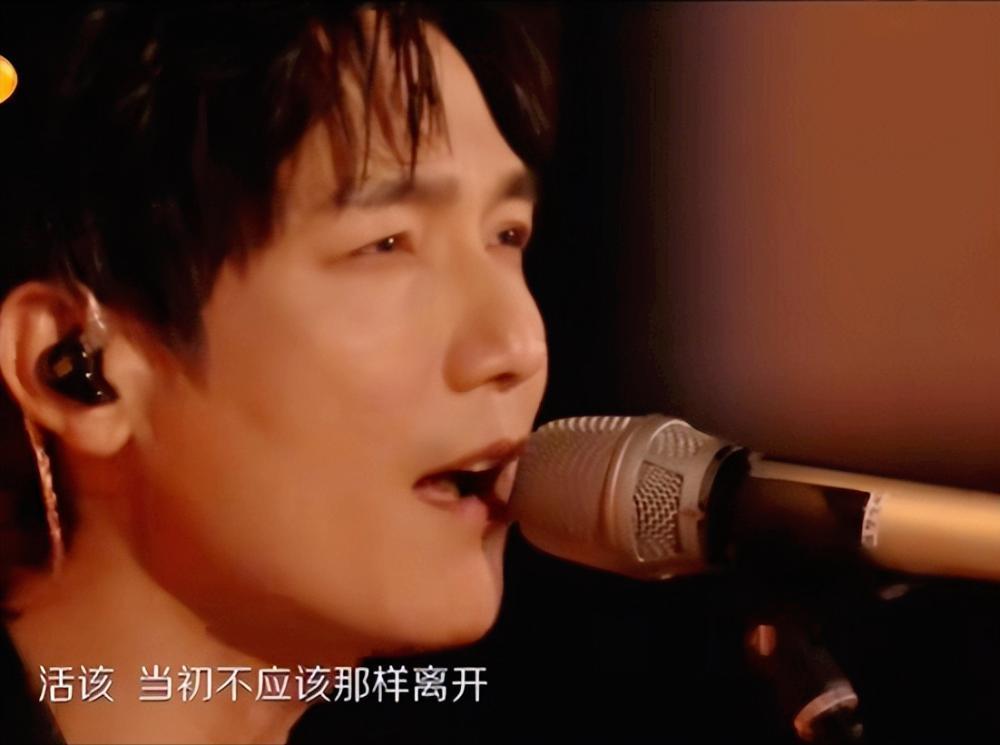 跨年晚会欢乐多：王鹤棣宋茜借位亲吻，刘宇宁毛不易一首歌唱出两个画风