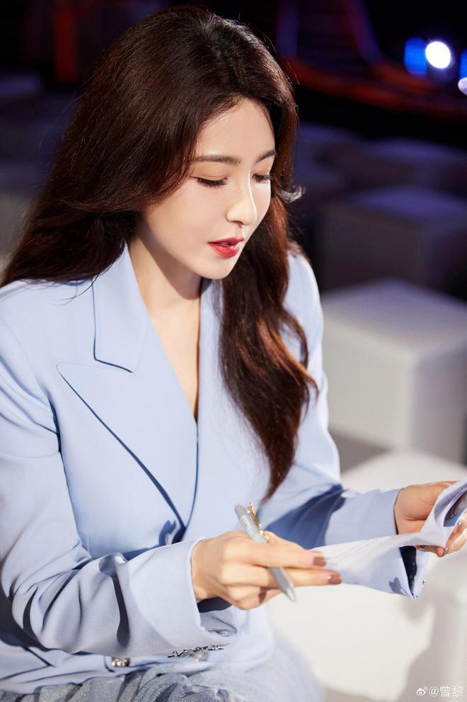 央视跨年夜：唐嫣最婉约，玲花最豪迈，刘涛最美艳，关晓彤最纯欲