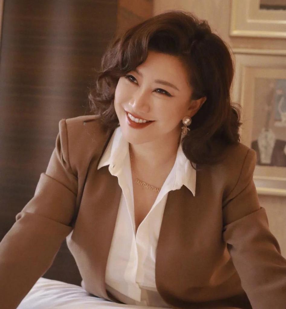 最惨星女郎，中年实现翻红，同时在《鸣龙少年》和《繁花》露脸反差很大