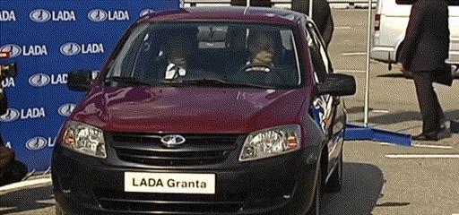 俄罗斯的第一台全自主电车，咋还不如国内的“剁椒鱼头”呢。。。
