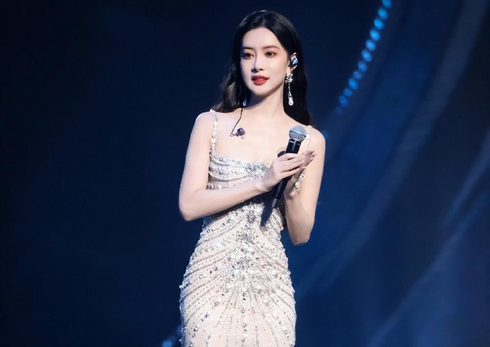 湖南台跨年晚会收视夺冠，汪涵和谢娜哭了，杨紫美出圈，蔡依林实力撑门面