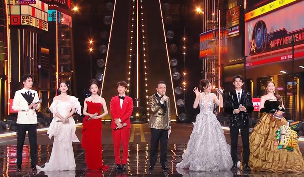 湖南台跨年晚会收视夺冠，汪涵和谢娜哭了，杨紫美出圈，蔡依林实力撑门面