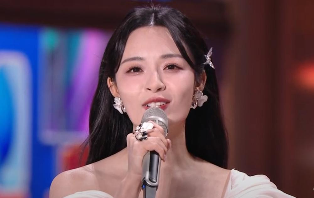 湖南台跨年晚会收视夺冠，汪涵和谢娜哭了，杨紫美出圈，蔡依林实力撑门面