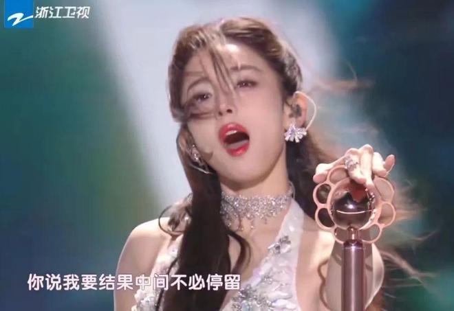巨星翻车、流量假唱、生图奇怪，5台跨年晚会各有各的“精彩”