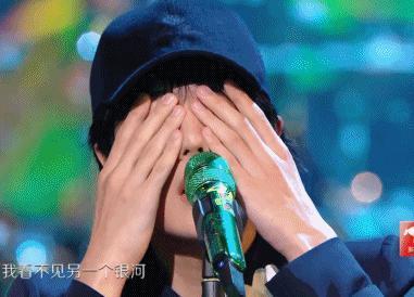 湖南跨年这一夜，天天兄弟再同台，汪涵谢娜落泪，王一博被指假唱