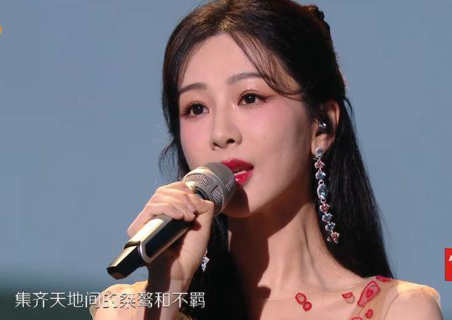 湖南跨年这一夜，天天兄弟再同台，汪涵谢娜落泪，王一博被指假唱