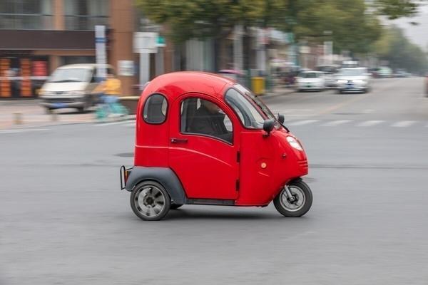 大批新规今日起实施！北京开始禁止电动三四轮车上路：违规查处