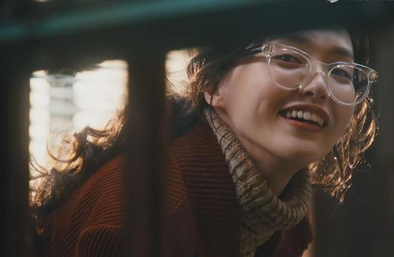 唐嫣嘟嘴卖萌引网友热议，40岁还能这么可爱，网友：少女感十足