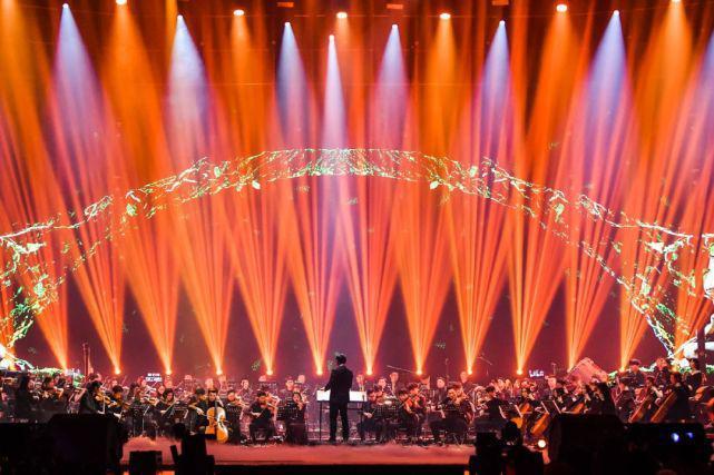 四小时破亿、B站跨晚破次元，这支团队凭何敢接手跨年界“最烫手山芋”？