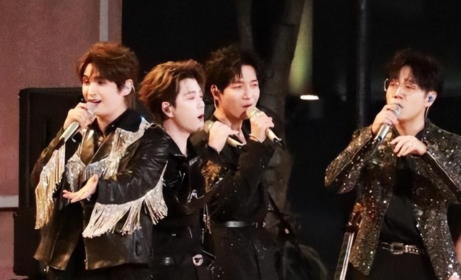 金曲奖被韩红拿到后，陈楚生在跨年晚会带来最强音，0713王者归来