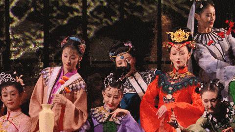 在B站《2023最美的夜》，与猫和老鼠、奥特曼、四驱兄弟打破次元壁一起跨年