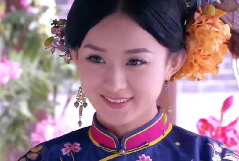 47岁曾黎主持跨年晚会上热搜：美是她最不值一提的优势