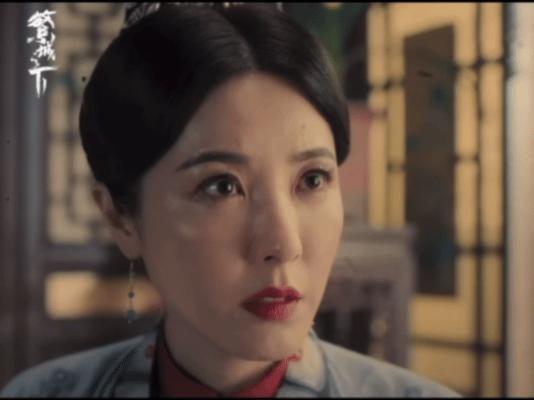 47岁曾黎主持跨年晚会上热搜：美是她最不值一提的优势