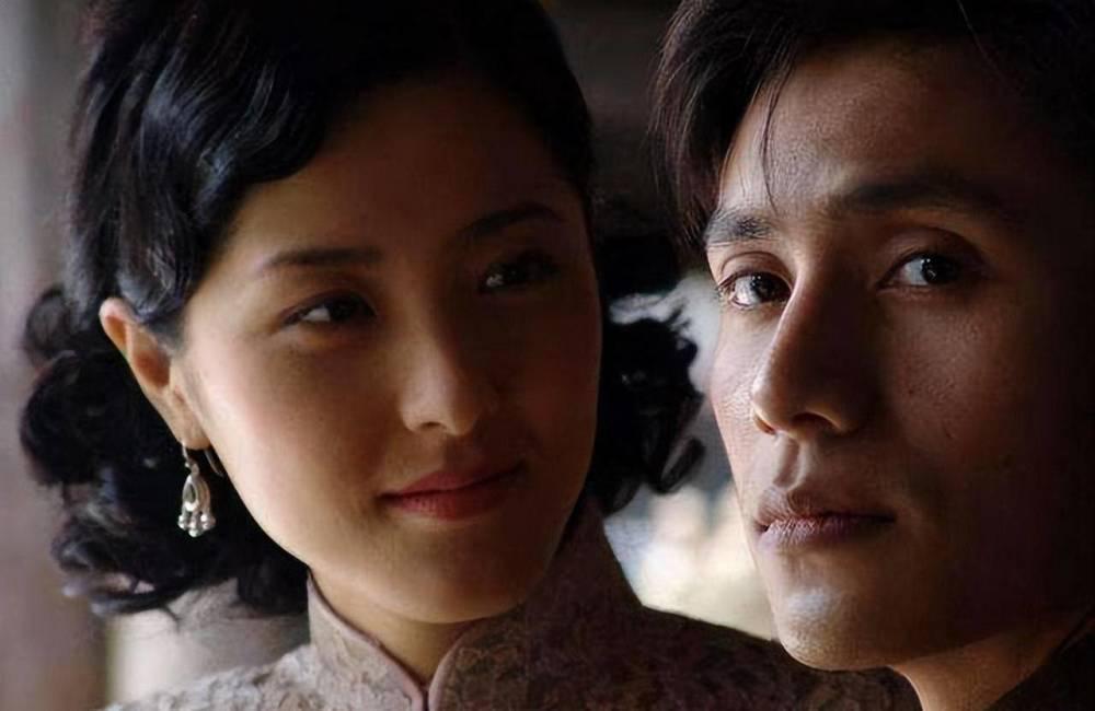 47岁曾黎主持跨年晚会上热搜：美是她最不值一提的优势