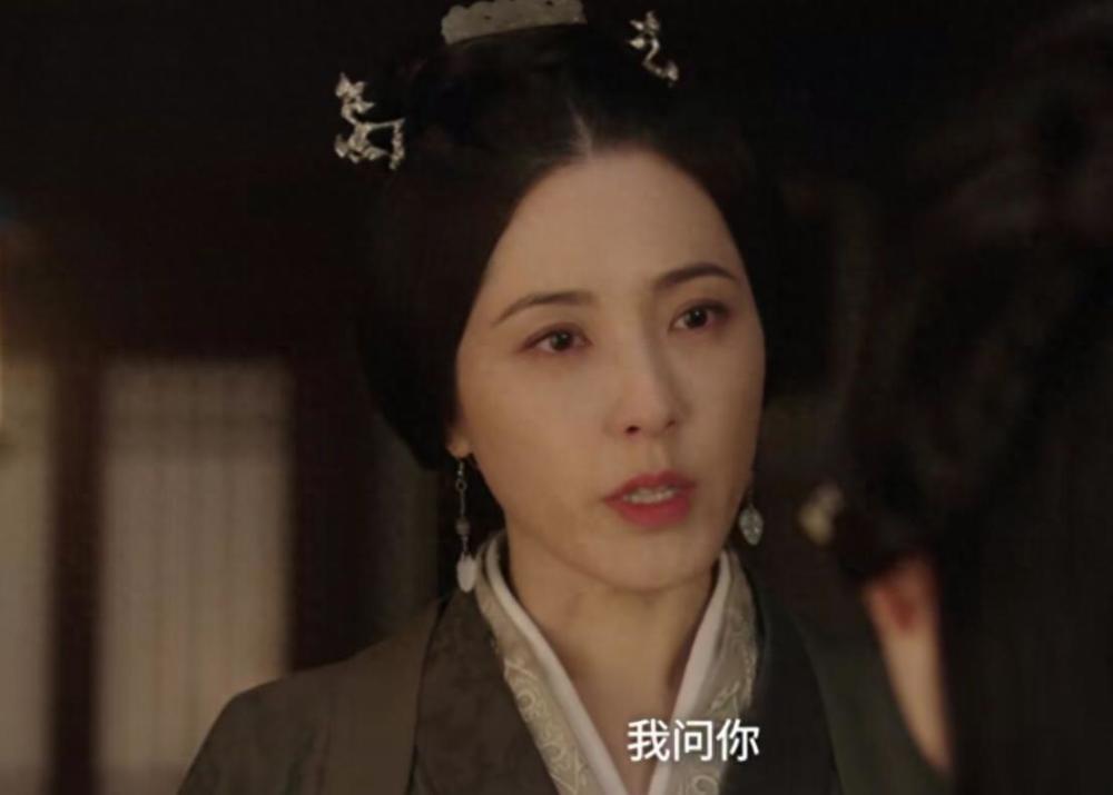 47岁曾黎主持跨年晚会上热搜：美是她最不值一提的优势