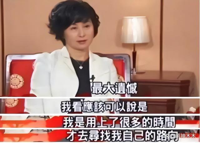 何超琼现身哈尔滨夜店，多位路人上前敬酒，本尊豪气一饮而尽