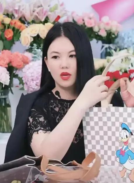 “内娱第一富婆”近况：已离婚，富养娃，身家500亿？