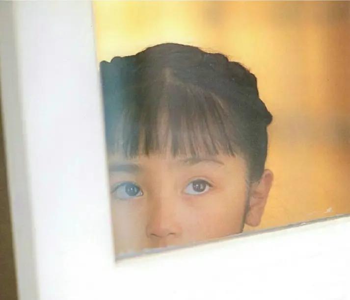 幼时被亲妈强迫“下海”、初恋变继父……她的人生很抓马